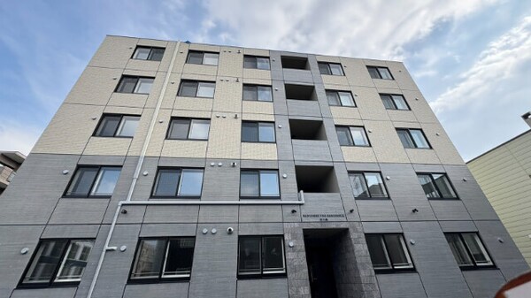 建物外観(5階建てRC造♪)