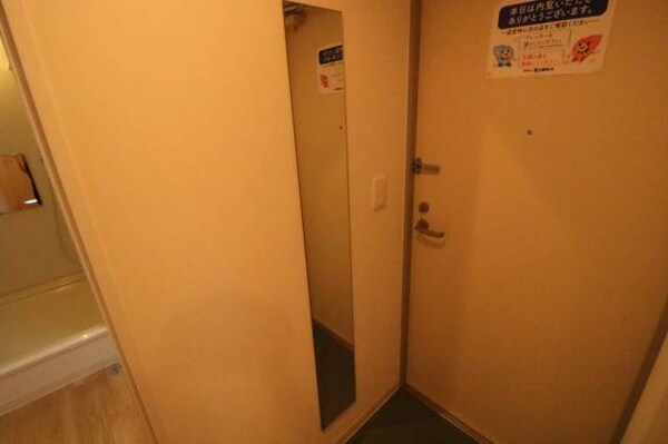 玄関(全身鏡もあります♪)