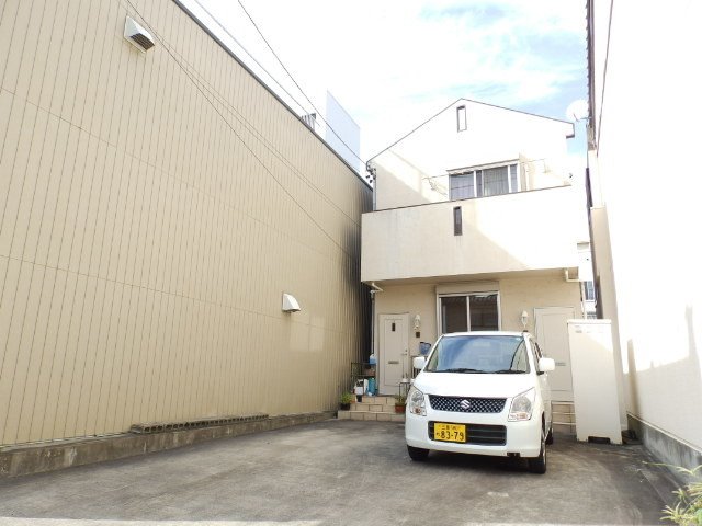 イーストパレス
