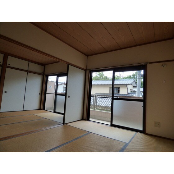 物件内観写真6　(現状優先・片方は洋室)