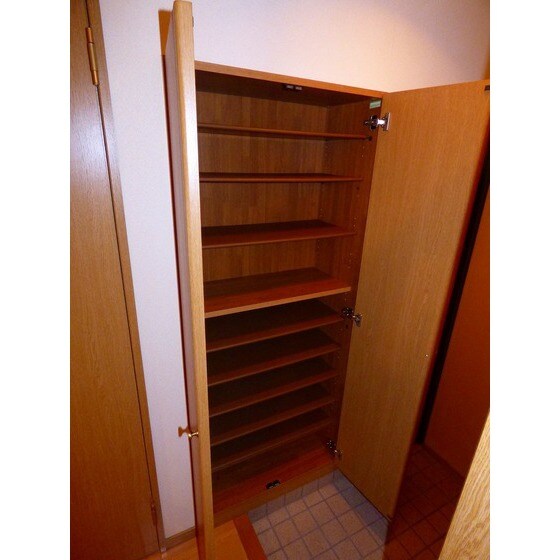 物件内観写真13　(シューズボックス・画像反転・現)