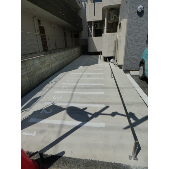 物件外観写真4　(駐輪場)