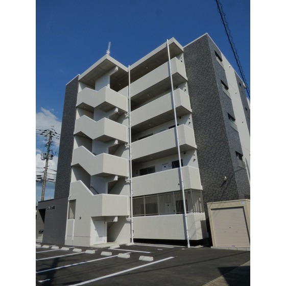 LAVIE長嶺(ラヴィ ナガミネ)