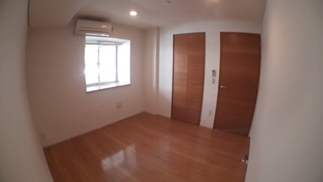 物件内観写真10　(洋室・同タイプ参照)