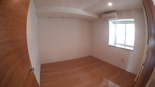 物件内観写真16　(洋室・同タイプ参照)