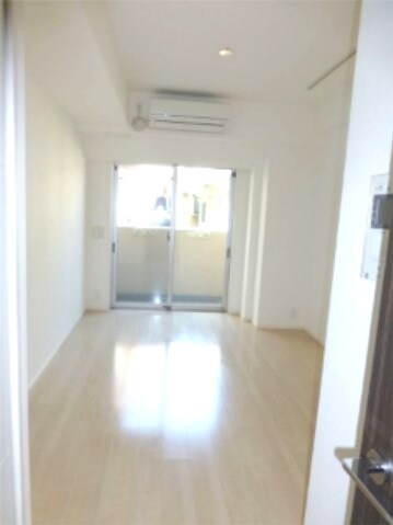 物件内観写真4　(レジディア町屋のリビングです)