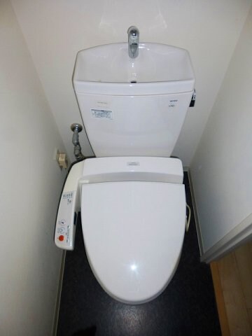物件内観写真8　(レジディア町屋の温水洗浄便座です)