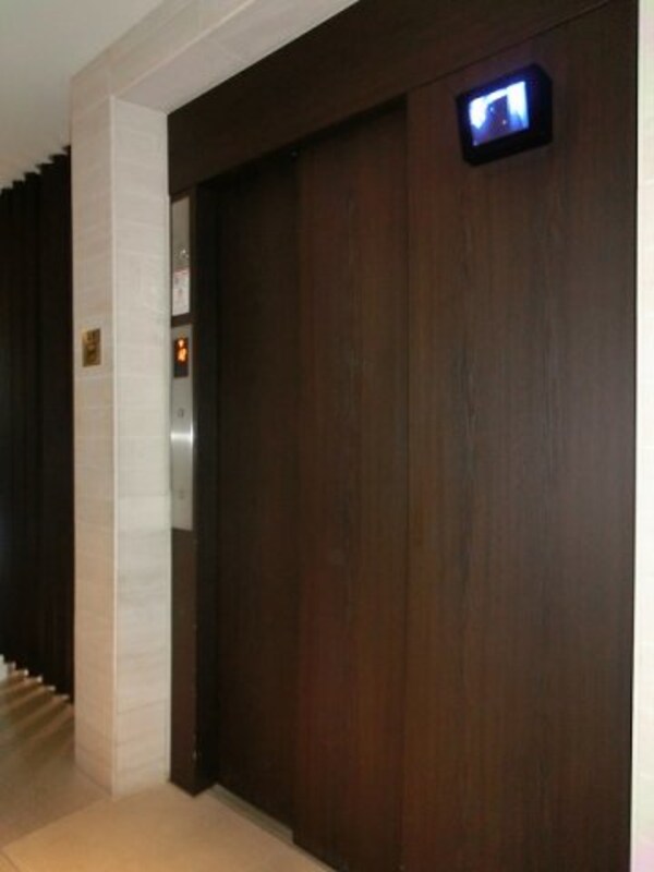 建物設備(レジディア町屋の防犯モニター付セキュリティエレベーターです)