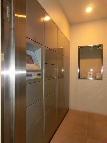 物件内観写真17　(レジディア町屋の宅配ＢＯＸです)