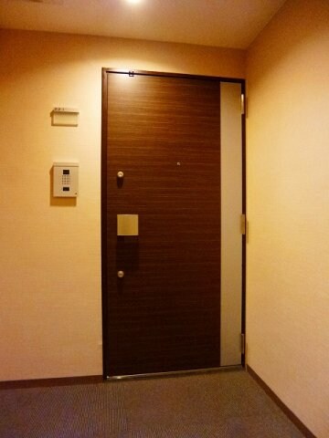 物件内観写真24　(レジディア町屋の玄関です)