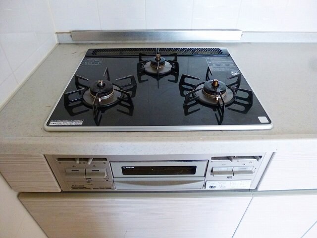 物件内観写真25　(レジディア町屋の３口ガスコンロです)