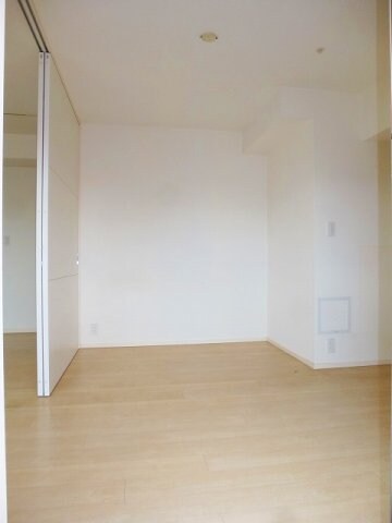 物件内観写真27　(参考写真、レジディア町屋の洋室です)