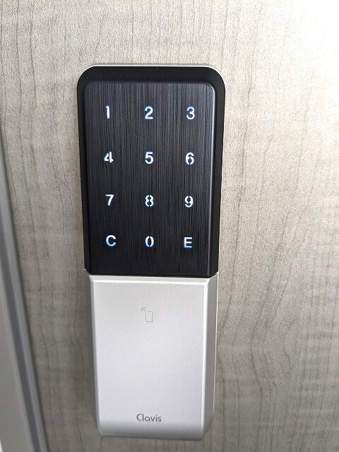 物件内観写真18　(玄関は電子ロックです)