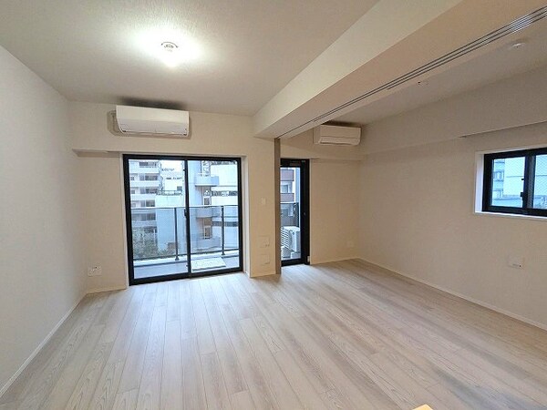 居室(エアコン2台付、リビングには高性能エアコン、インターネットW)