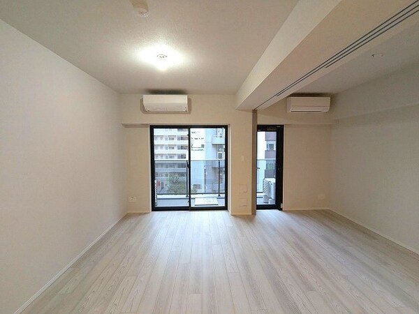 建物設備(エアコン2台付、リビングには高性能エアコン、インターネットW)