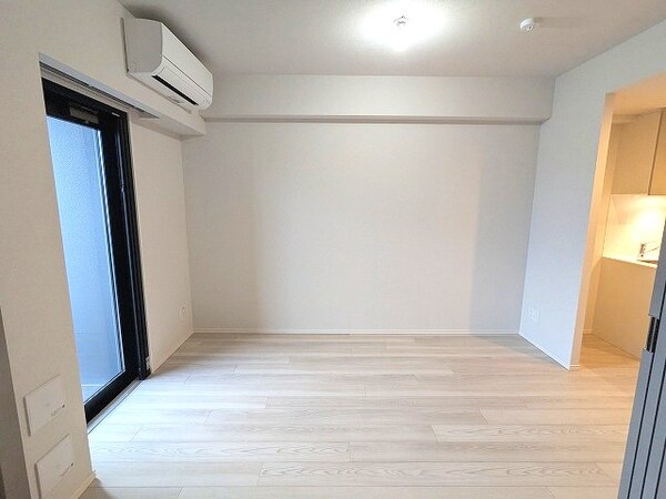 建物設備(リビング、南向き、エアコン付、インターネットWi-Fi無料)