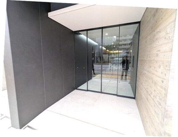 建物設備(瀟洒なエントランス、自動ドアで楽々入館)