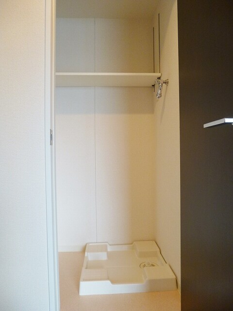 物件内観写真28　(扉付室内洗濯機置場便利です)