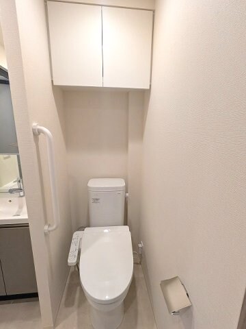 物件内観写真7　(温水洗浄便座です)