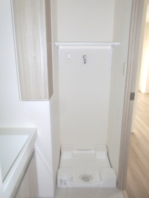 物件内観写真20　(排水溝掃除しやすい足高防水パンです)