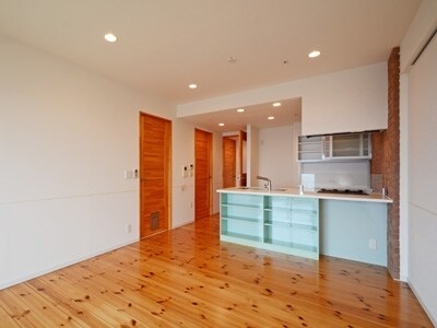 物件内観写真9　(リビング・同反転タイプ参照)