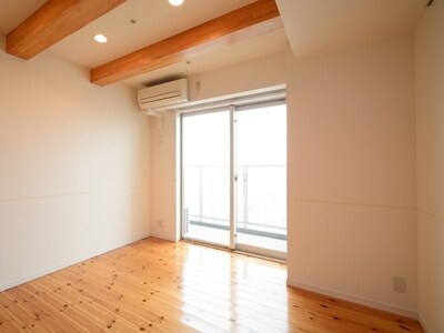 物件内観写真13　(洋室・同反転タイプ参照)