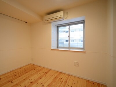 物件内観写真15　(洋室・同反転タイプ参照)