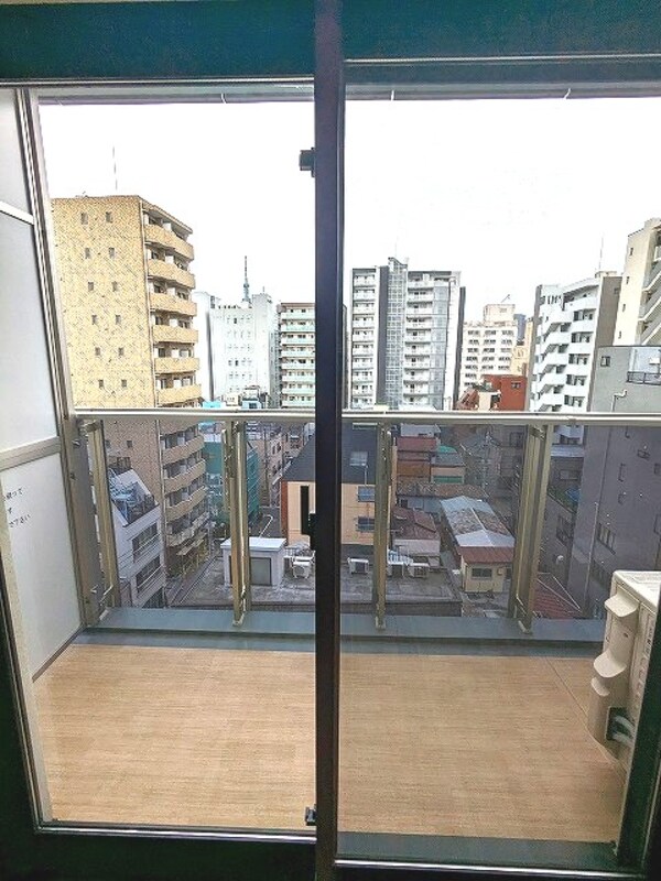 バルコニー(8F上階からはスカイツリー見えます)