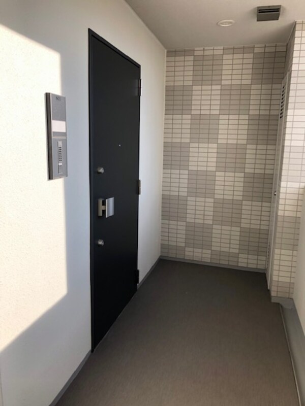 建物設備(人の出入りがないかど部屋の玄関です)