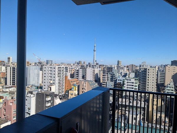 眺望(上層階の非常階段からスカイツリー隅田川花火見えます)