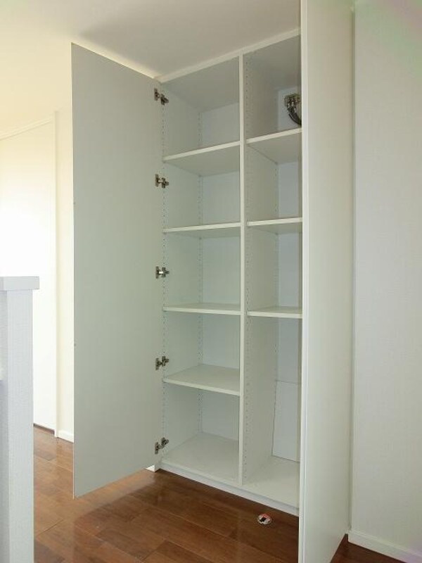 建物設備(ステイシス町屋のリビング収納です)