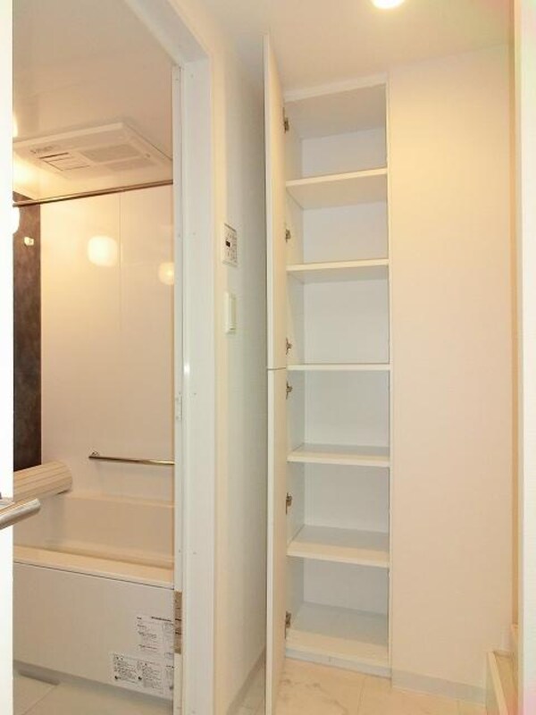 建物設備(ステイシス町屋の洗面台の収納です)