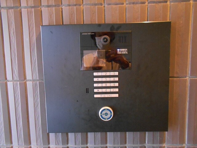 物件外観写真2　(ＴＶモニター付オートロックセキュリティ、タッチキーでスマート)