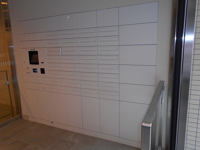 物件外観写真3　(宅配ＢＯＸです)