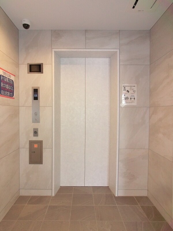 建物設備(モニター付セキュリティエレベーター)