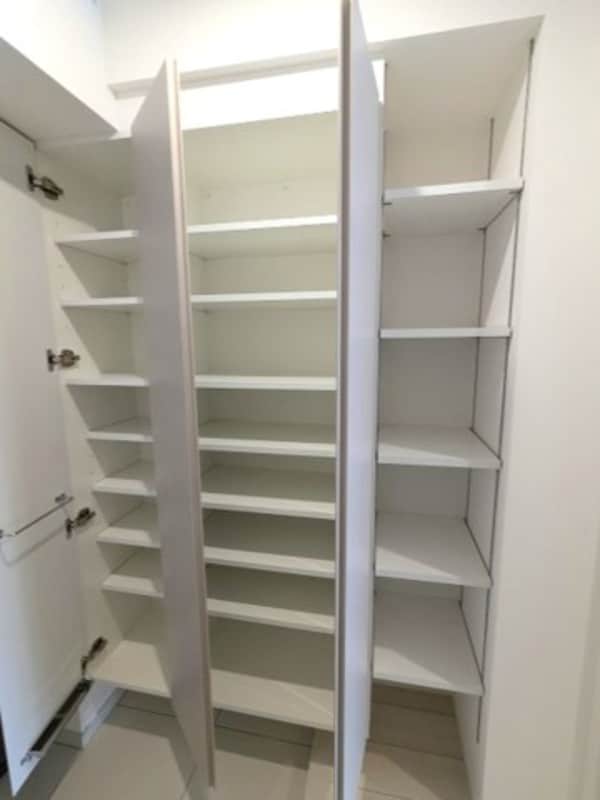 玄関(傘フック付収納豊富なトールタイプのシューズBOXです)