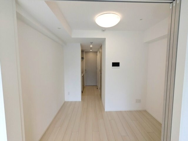 物件内観写真7　(インターネット無料、リビングに照明付です)