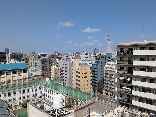 建物設備(上層階の非常階段からスカイツリー隅田川花火見えます)