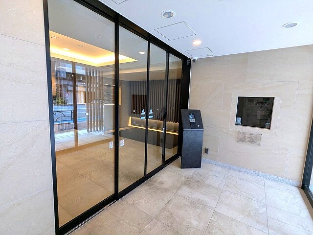 物件外観写真2　(タッチキーのモニター付オートロックセキュリティ、防犯カメラ、)