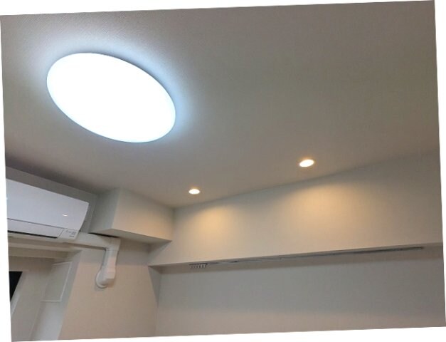 物件内観写真27　(リビング隣の5.7帖洋室
リビングと各洋室にエアコンと照明・)