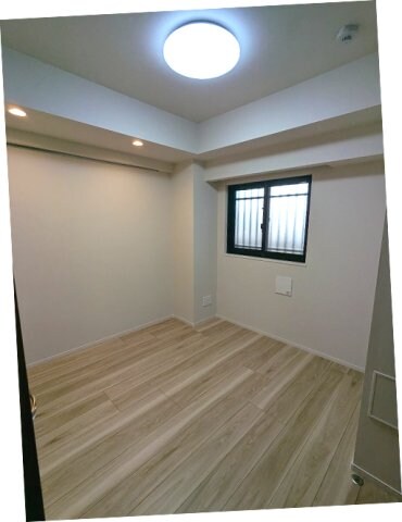 物件内観写真29　(リビングと独立した4.7帖洋室
リビングと各洋室にエアコンと)