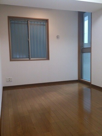 物件内観写真10　(洋室・同反転タイプ参照)