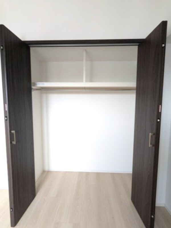 建物設備(5.2帖洋室のワイドクローゼットです)