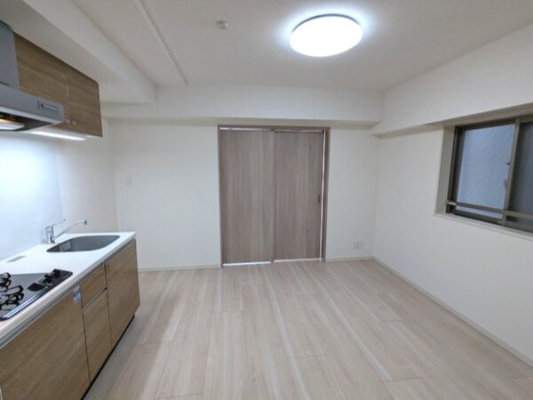 建物設備(インターネット無料、リビングにエアコンと照明付です)