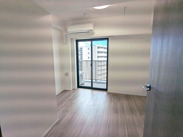 建物設備(リビングと独立した5.6帖洋室、バルコニー・照明・クローゼッ)