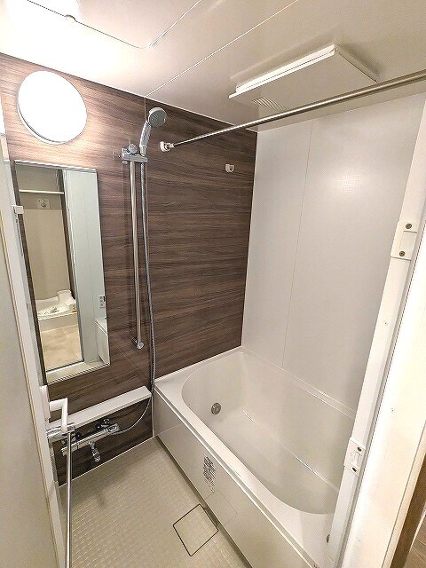 物件内観写真5　(追焚オートバス、浴室換気乾燥機付きです)