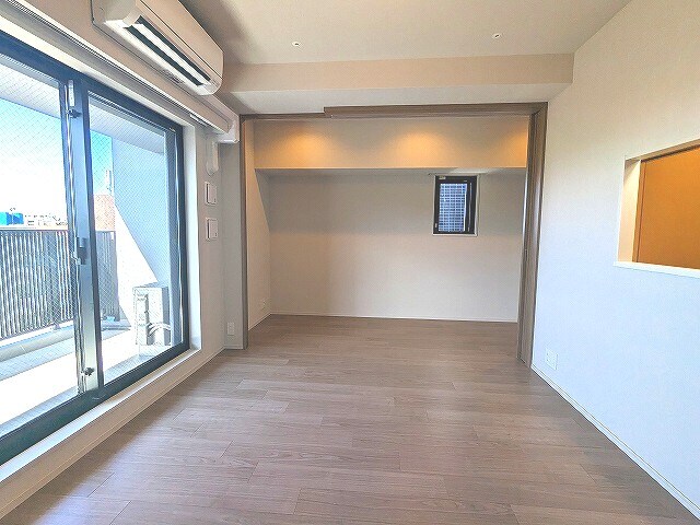 物件内観写真6　(DKと3.8帖洋室のスライドドアを広げて12.4帖のリビング)