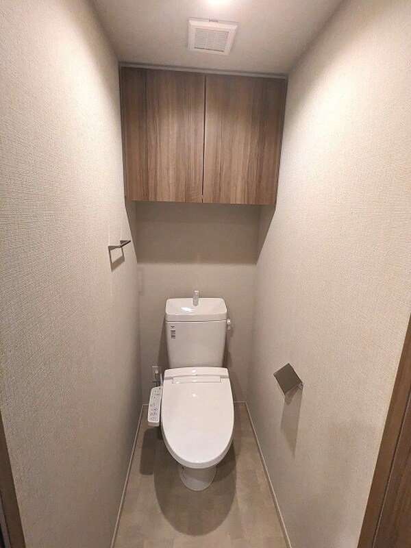 トイレ(洗面室・浴室と独立した温水洗浄便座です)