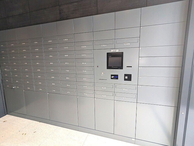 物件内観写真17　(タッチキーで反応するメールＢＯＸと宅配ＢＯＸです)