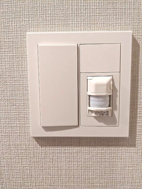物件内観写真26　(人感センサー付き玄関ライトです)